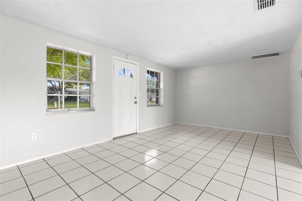 Empty room, Interior