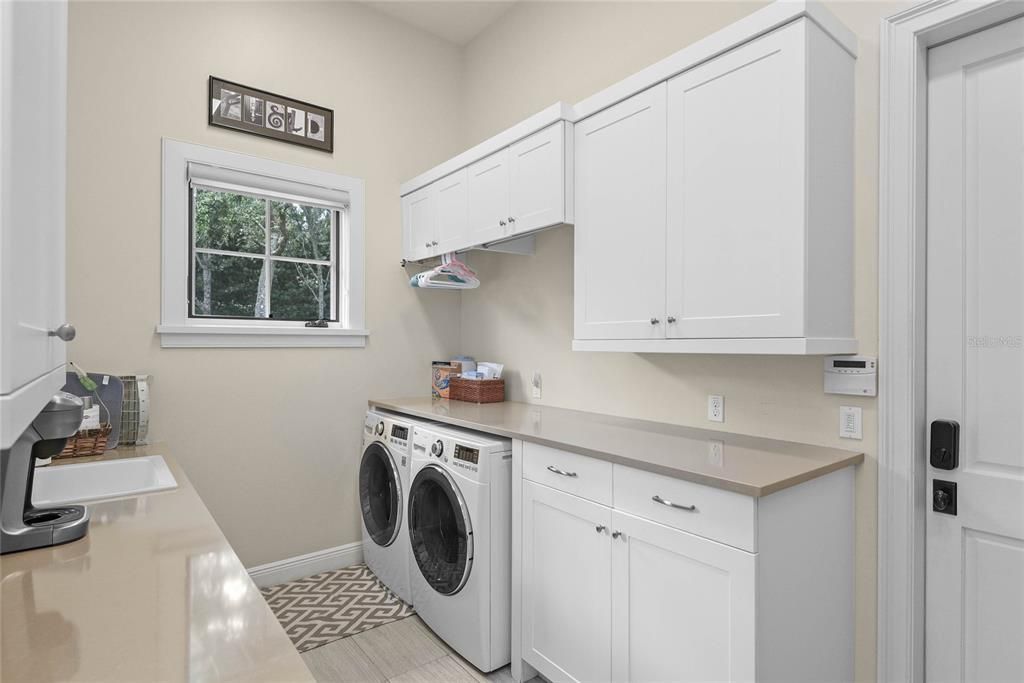 Interior, Washer, Wood Texture Flooring