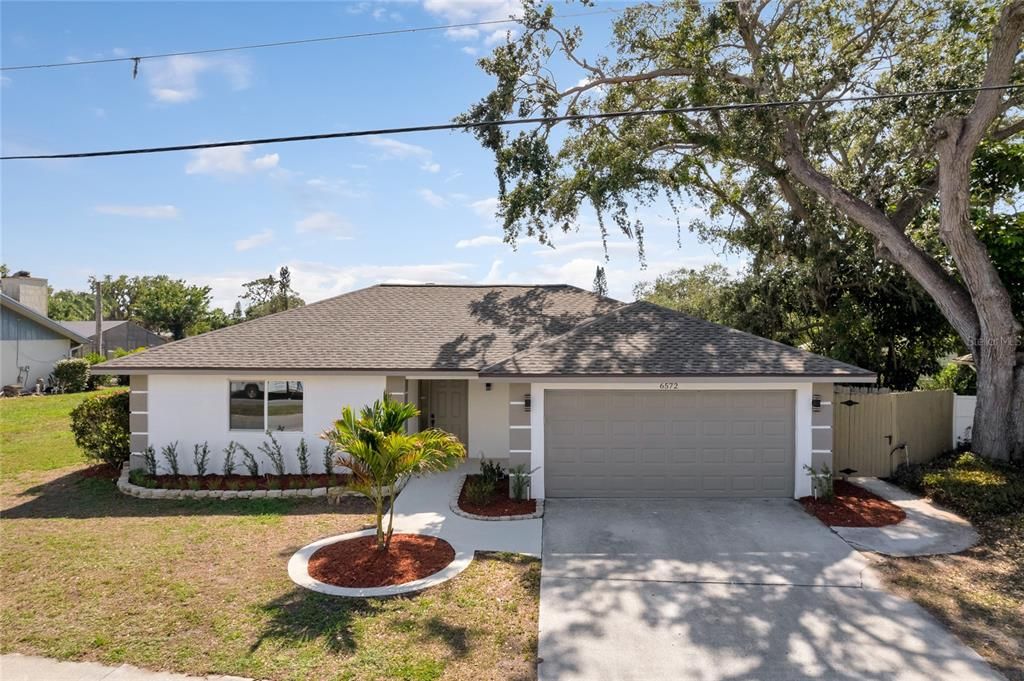 Attached, Exterior, Facade, Ranch