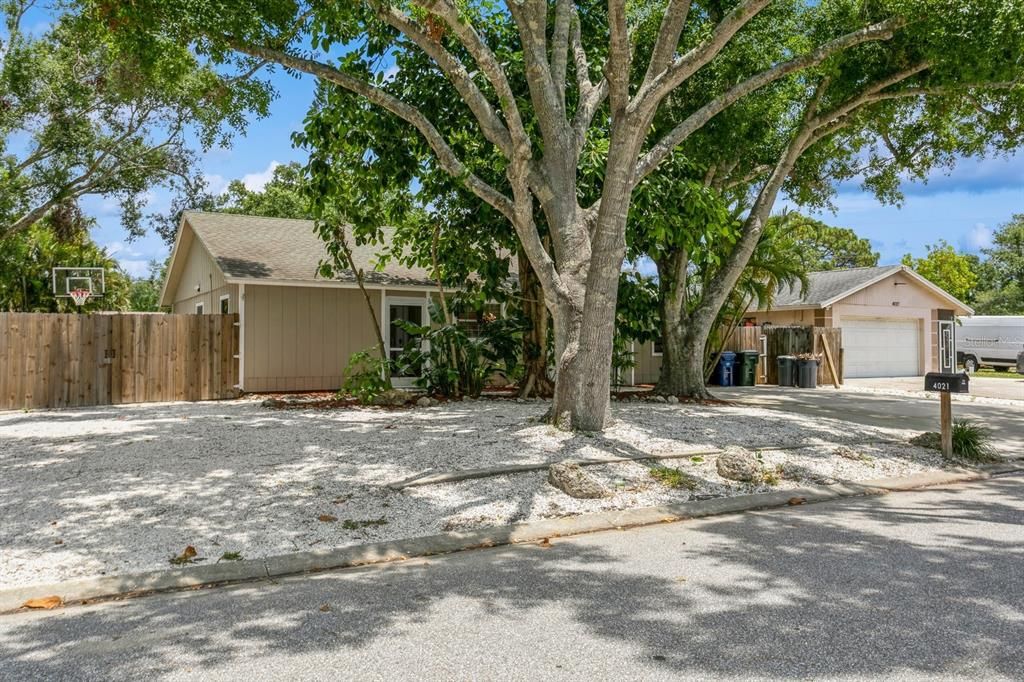 Detached Garage, Exterior