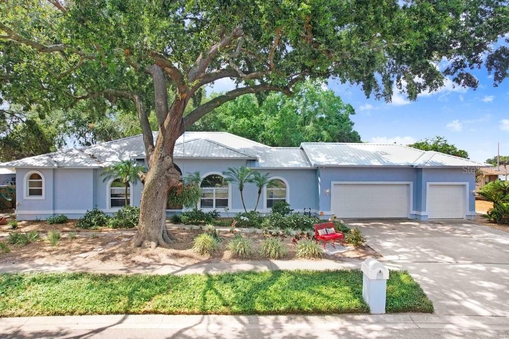 Attached, Exterior, Facade, Ranch