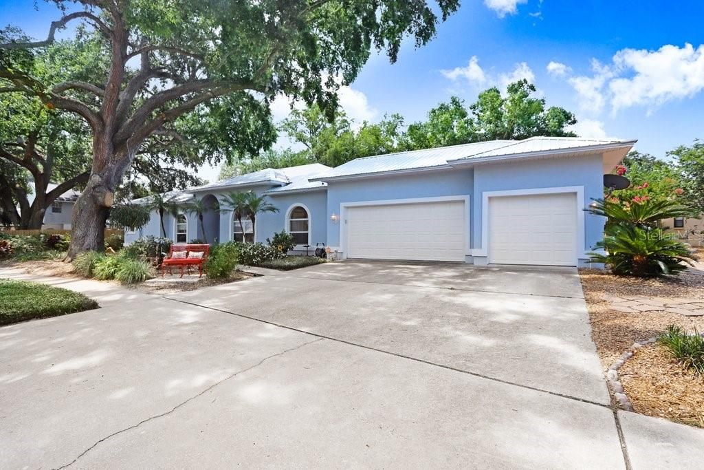 Attached, Exterior, Facade, Ranch