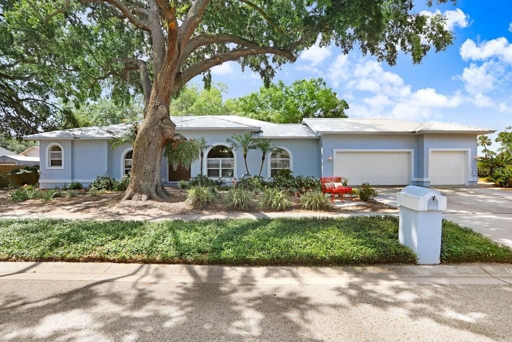 Attached, Exterior, Facade, Ranch
