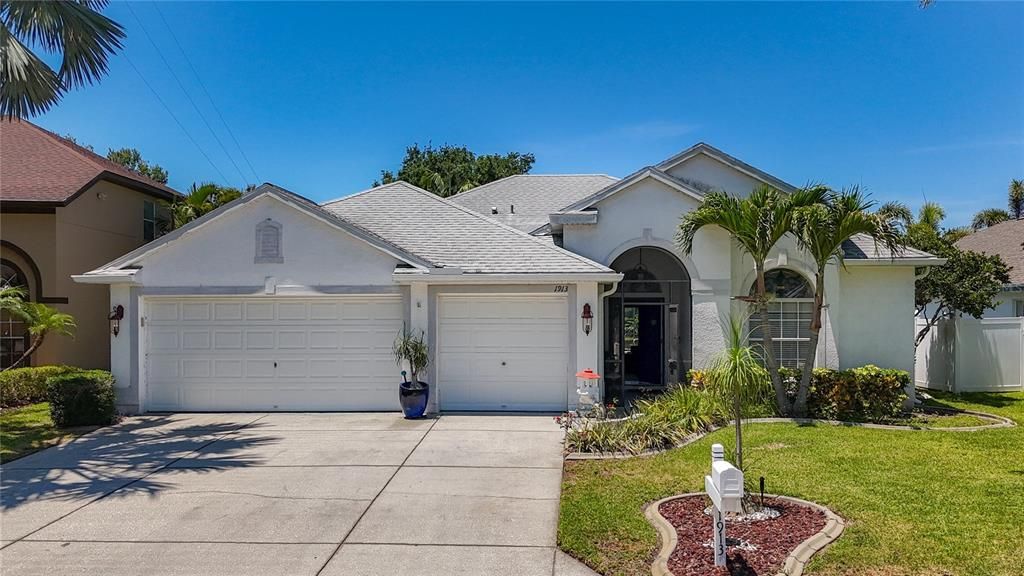 Attached, Exterior, Facade, Ranch