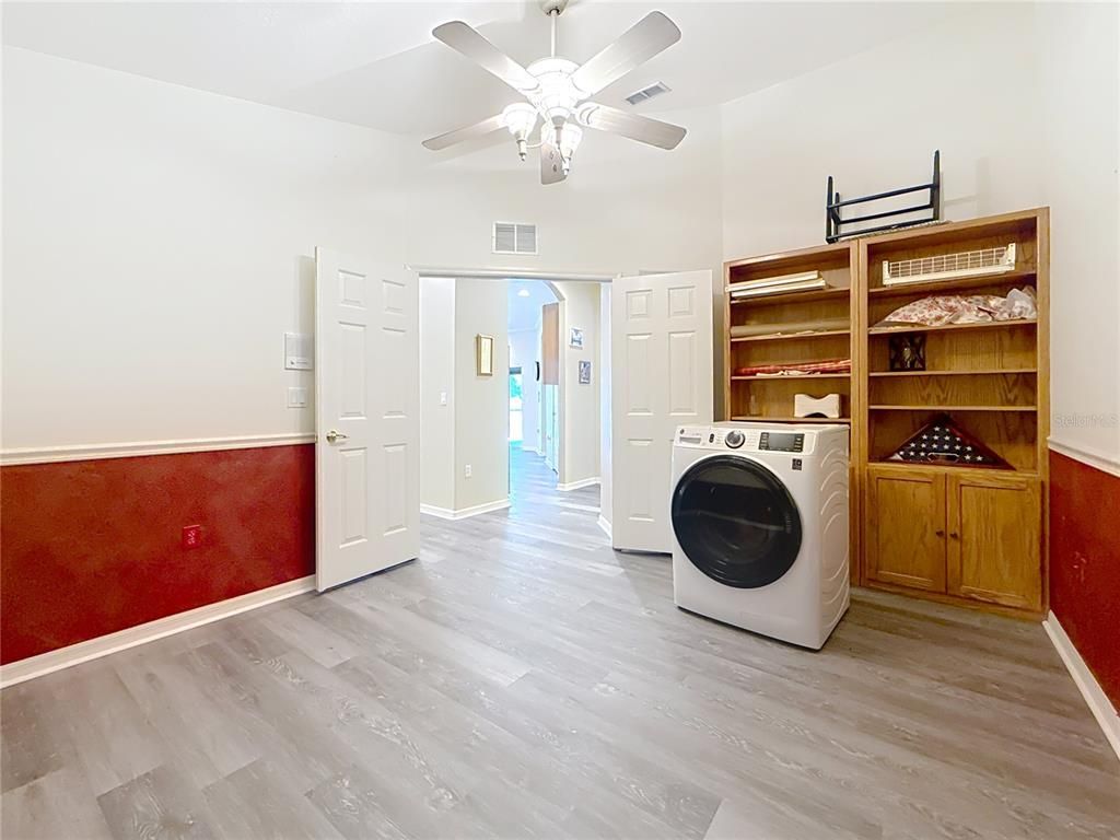 Interior, Washer, Wood Texture Flooring