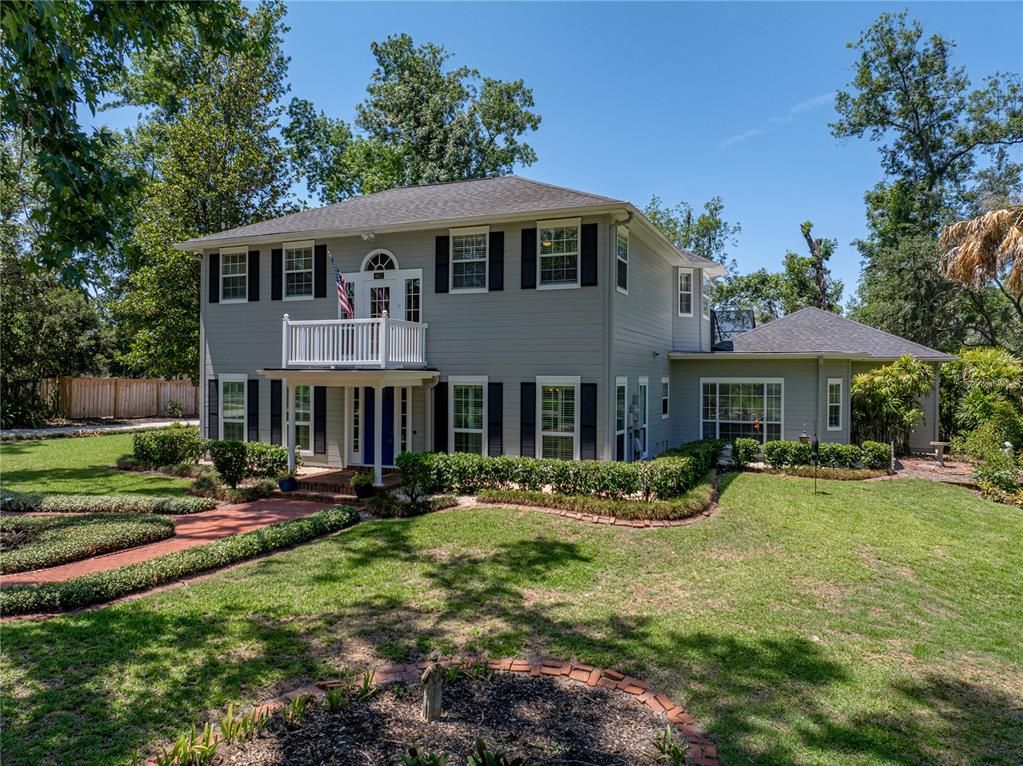 Backyard, Exterior, Facade, Raised Ranch