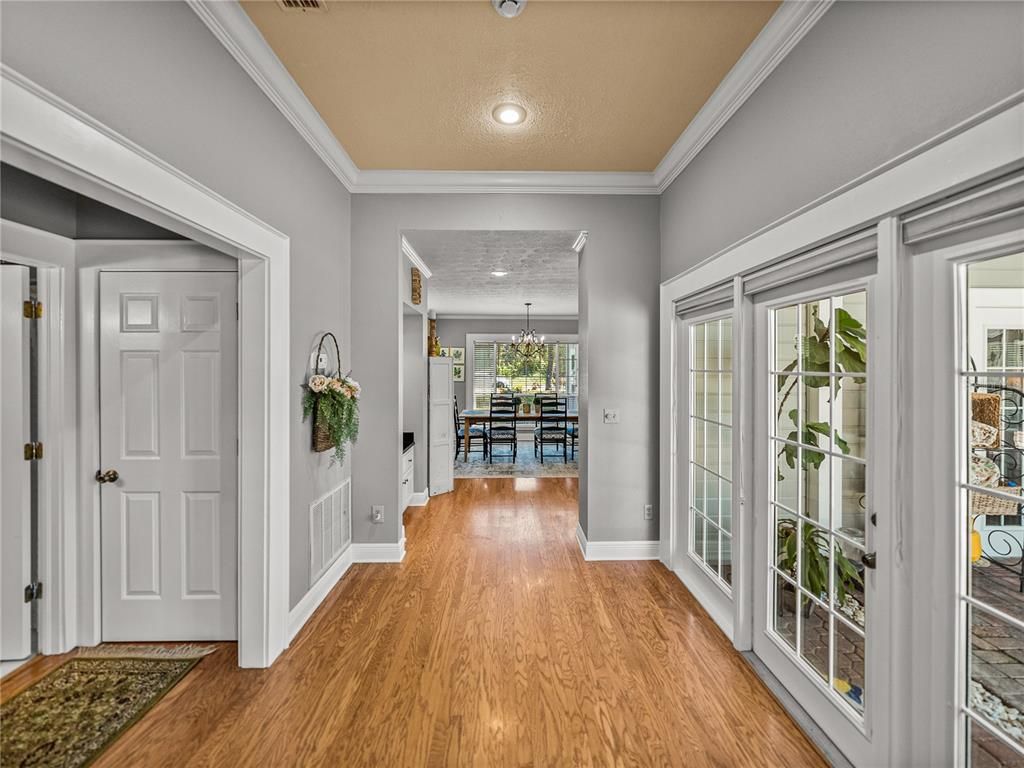 Chandelier, Dining room, Interior, Recessed Lighting, Wood Texture Flooring