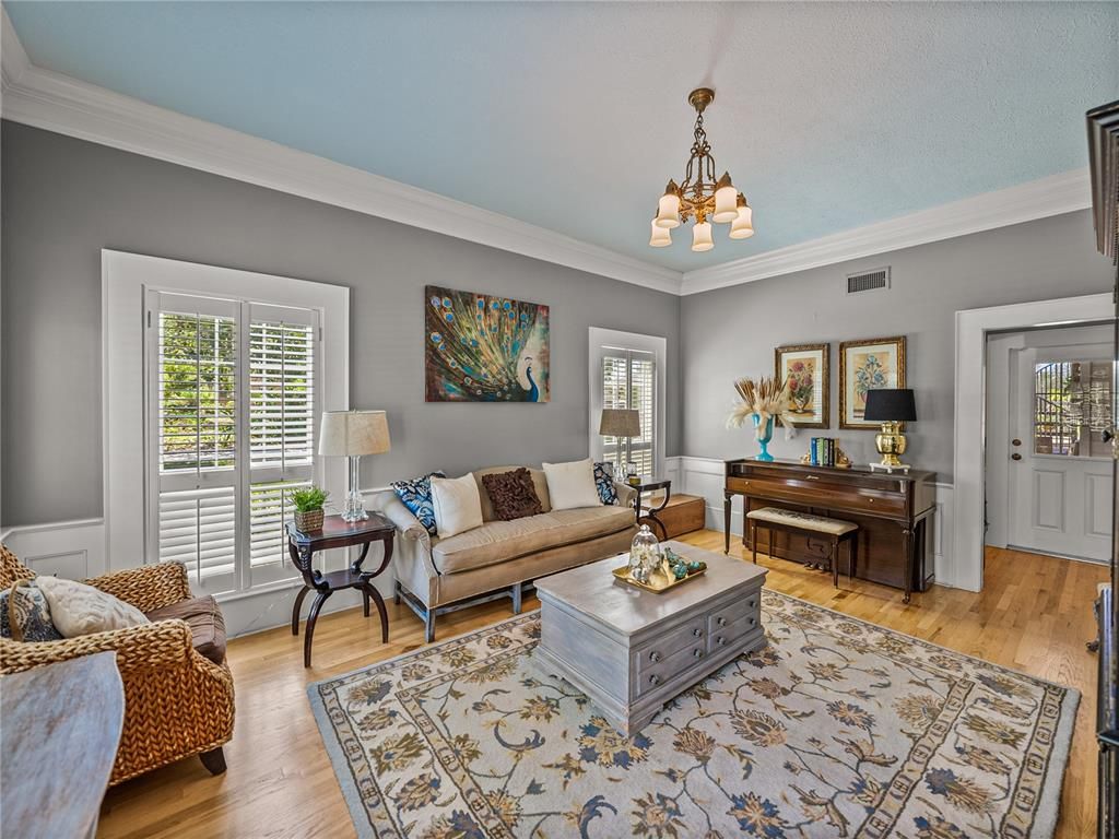 Chandelier, Interior, Living room, Pendant Lights, Piano, Wood Texture Flooring