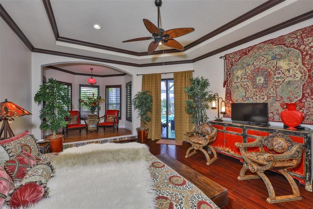 Interior, Living room, Pendant Lights, Recessed Lighting, Wood Texture Flooring