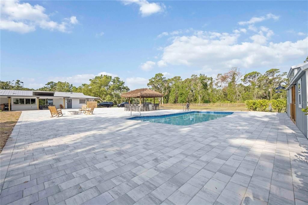 Exterior, Pool