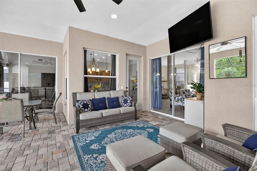 Dining room, Interior, Living room, Pendant Lights, Recessed Lighting