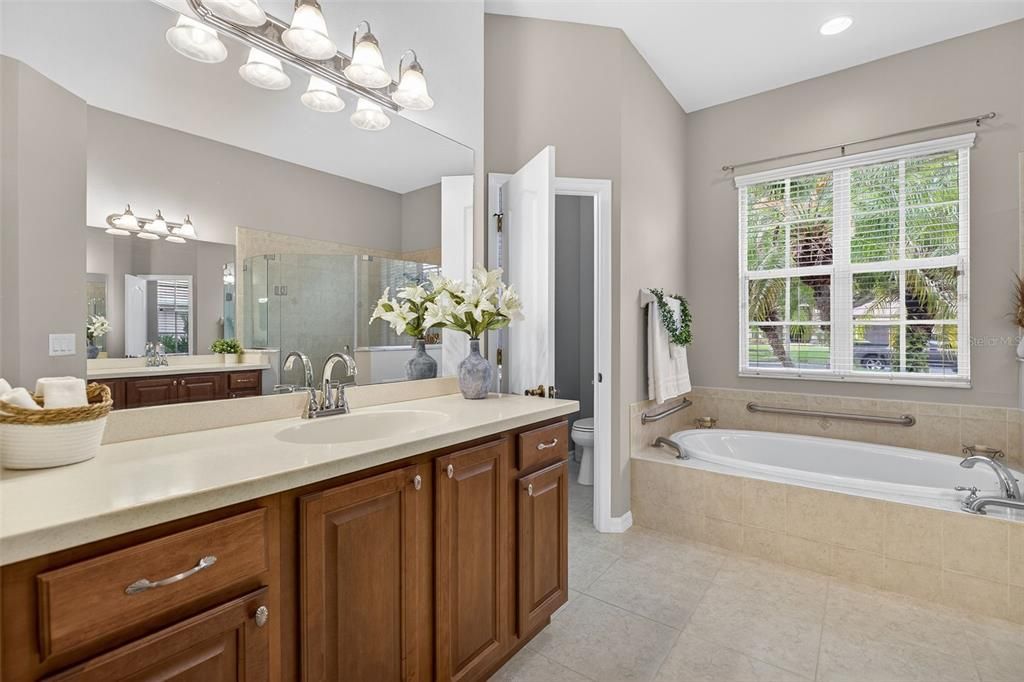 Bathroom, Dual Sink Vanities, Interior, Recessed Lighting