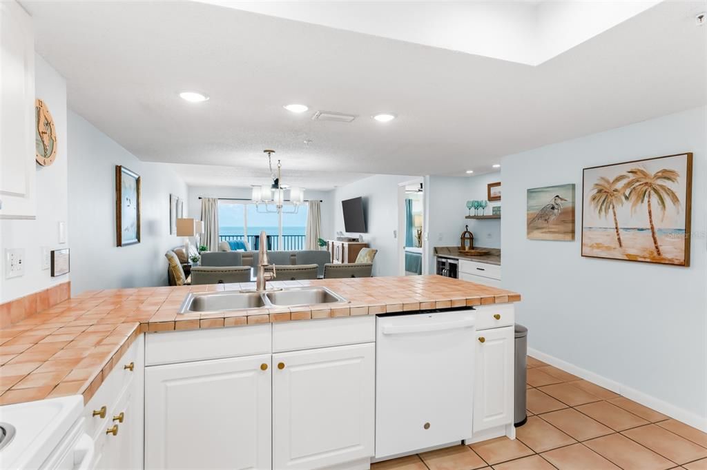 Chandelier, Dining room, Interior, Kitchen, Pendant Lights, Recessed Lighting, Tile Countertops, Water