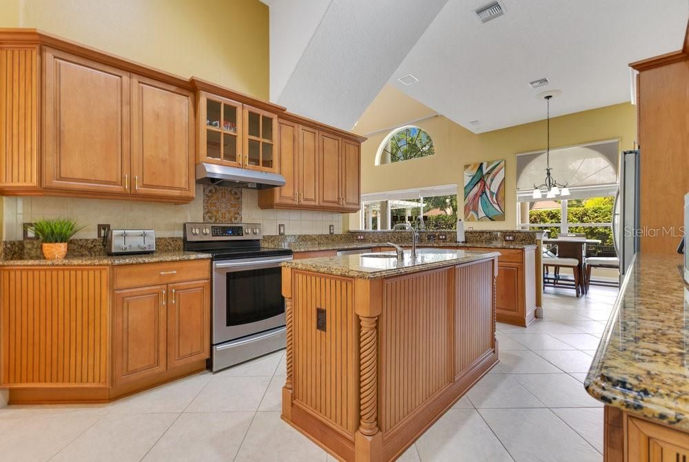 Dining room, Interior, Kitchen, Pendant Lights, Stainless Steel Appliances