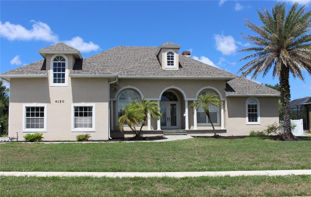 Exterior, Facade, Ranch