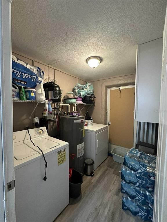 Interior, Washer, Wood Texture Flooring