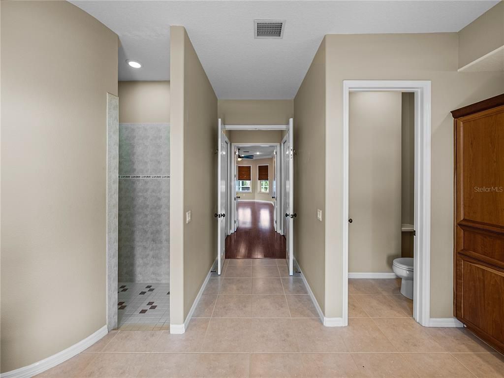 Bathroom, Interior, Recessed Lighting
