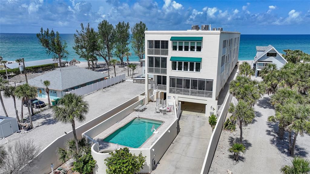 Exterior, Pool, Water