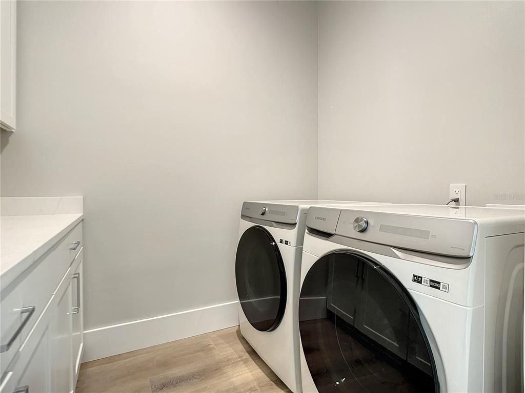 Interior, Washer, Wood Texture Flooring