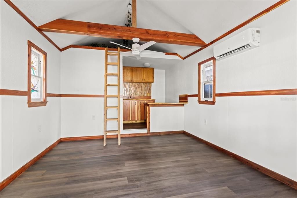 Empty room, Interior, Wooden Beams, Wood Texture Flooring