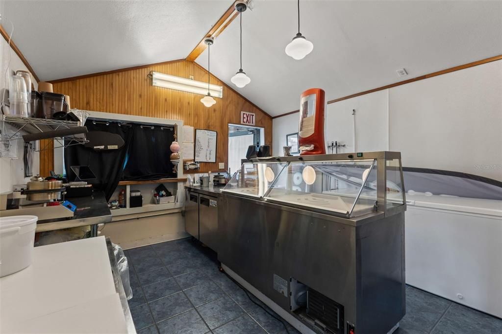 Interior, Kitchen, Pendant Lights, Washer, Wooden Walls