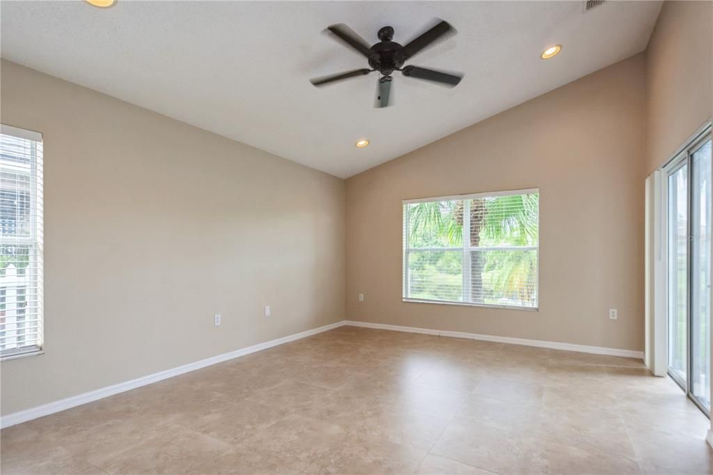 Empty room, Interior, Recessed Lighting