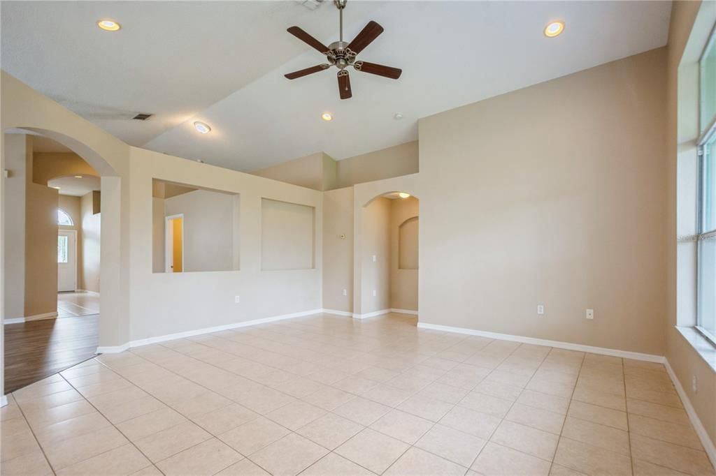 Empty room, Interior, Recessed Lighting