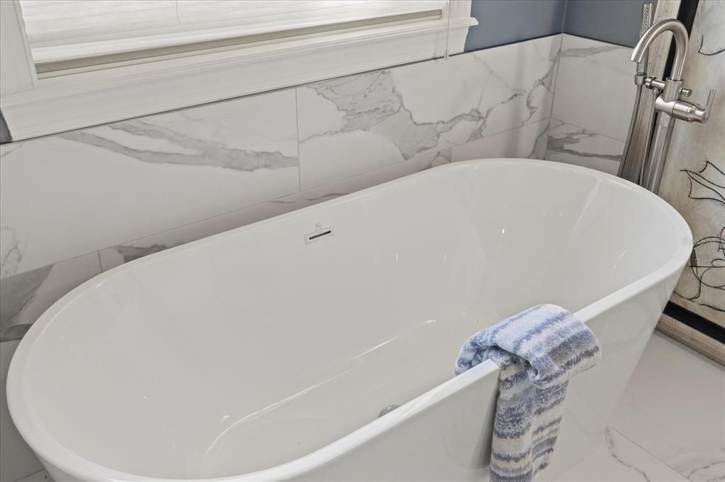 Bathroom, Free Standing Baths, Interior, Marble, Marble Walls