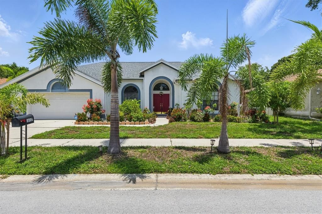 Attached, Exterior, Facade, Ranch