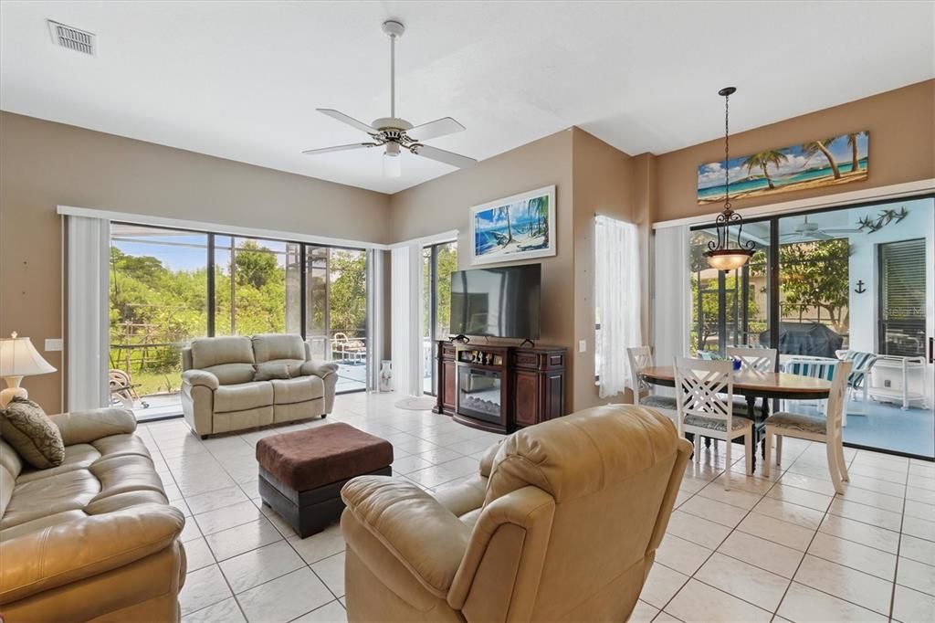 Dining room, Interior, Living room, Pendant Lights