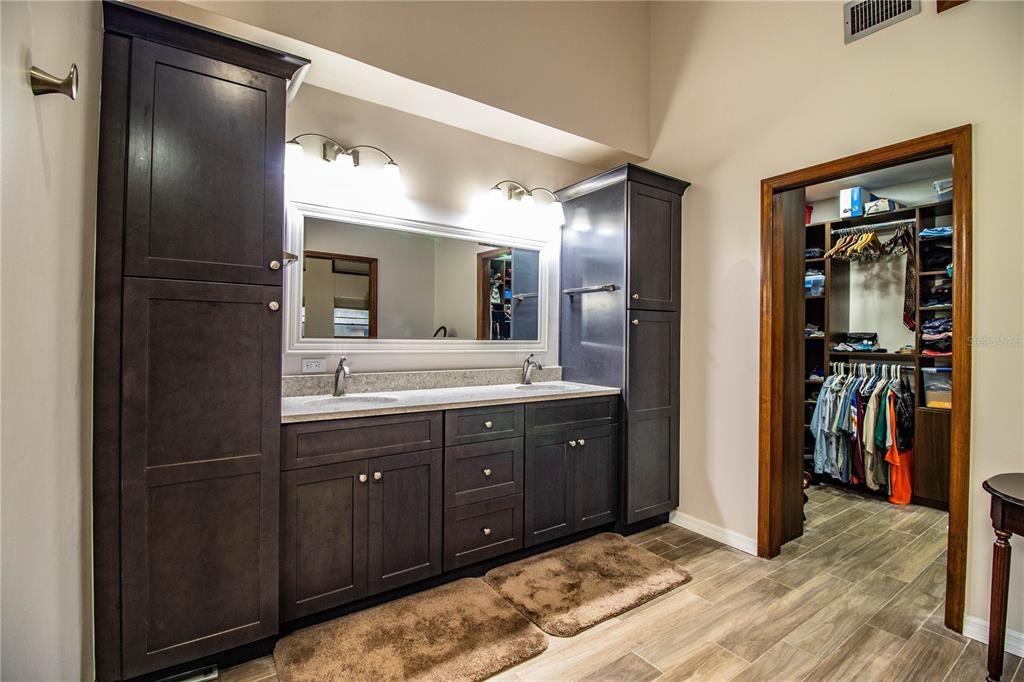 Bathroom, Interior, Walk-in Closets, Wood Texture Flooring