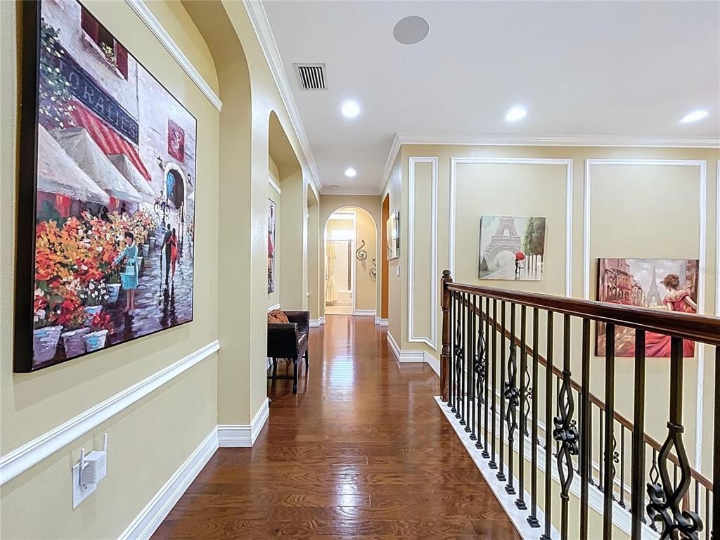 Interior, Recessed Lighting, Wood Texture Flooring