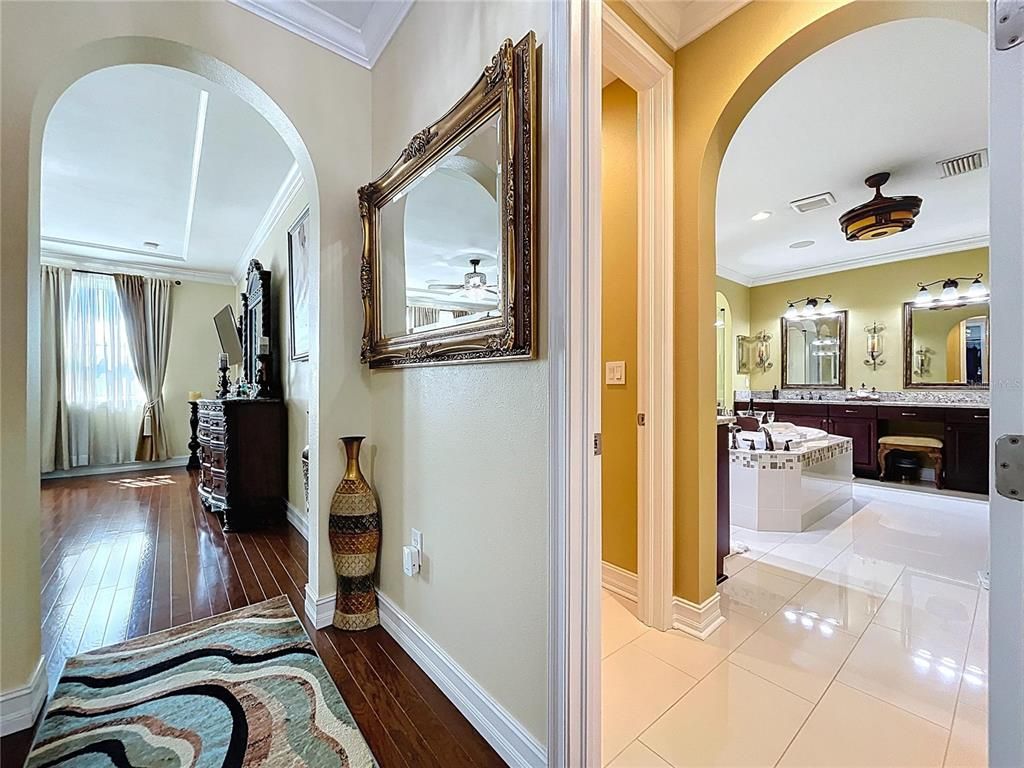Bathroom, Interior, Recessed Lighting, Wood Texture Flooring