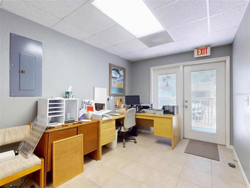 Home Office, Interior