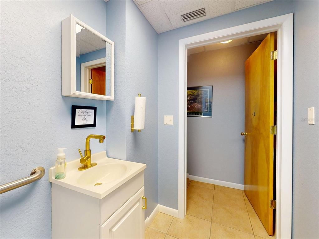 Bathroom, Interior, Recessed Lighting