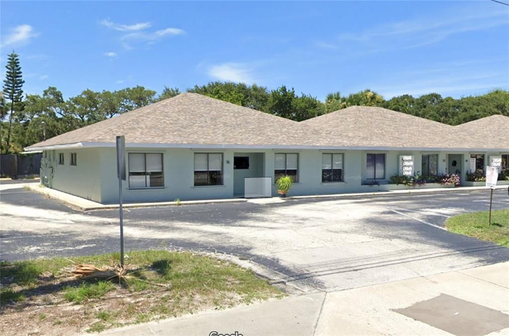 Exterior, Facade, Ranch
