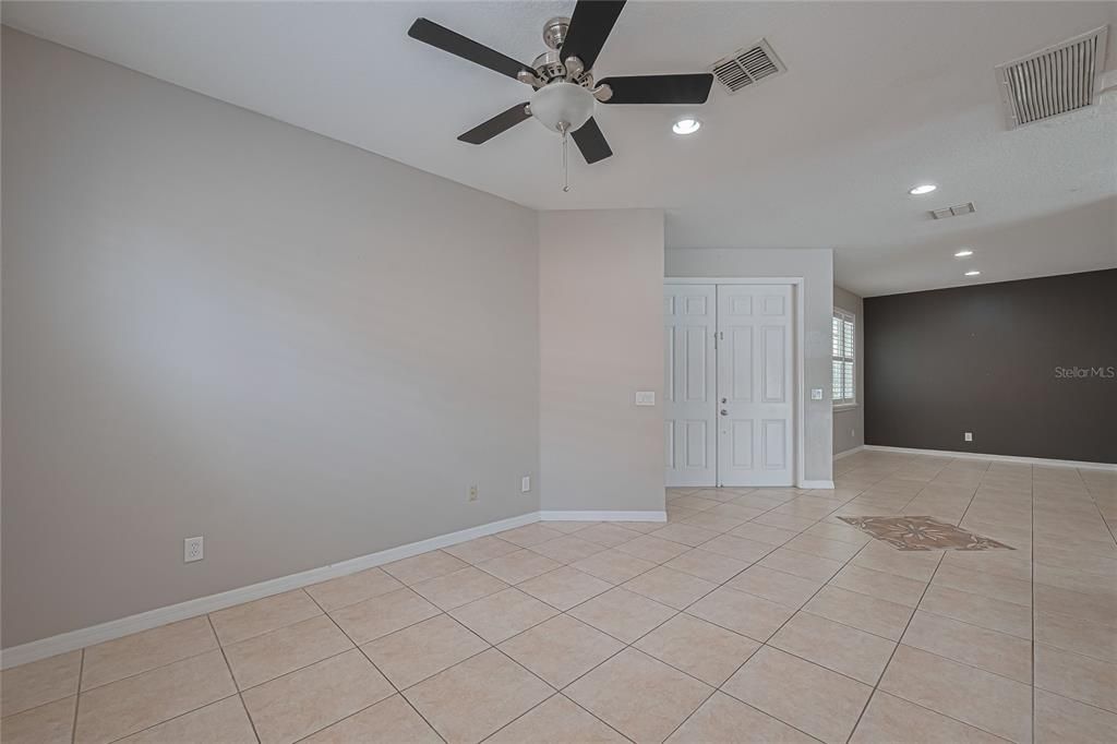 Empty room, Interior, Recessed Lighting