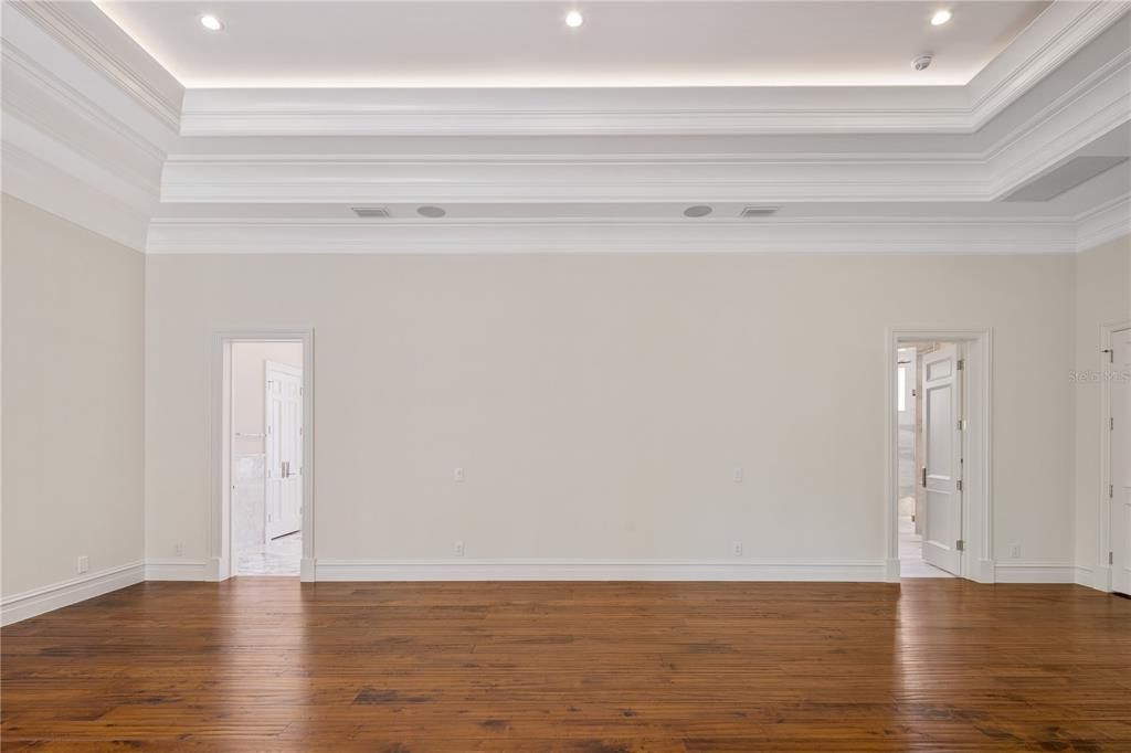 Empty room, Interior, Recessed Lighting, Wood Texture Flooring