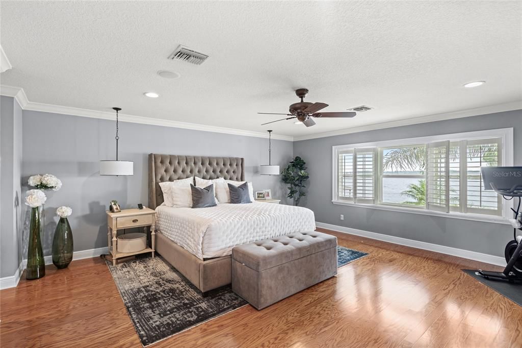 Bedroom, Interior, Pendant Lights, Recessed Lighting, Wood Texture Flooring