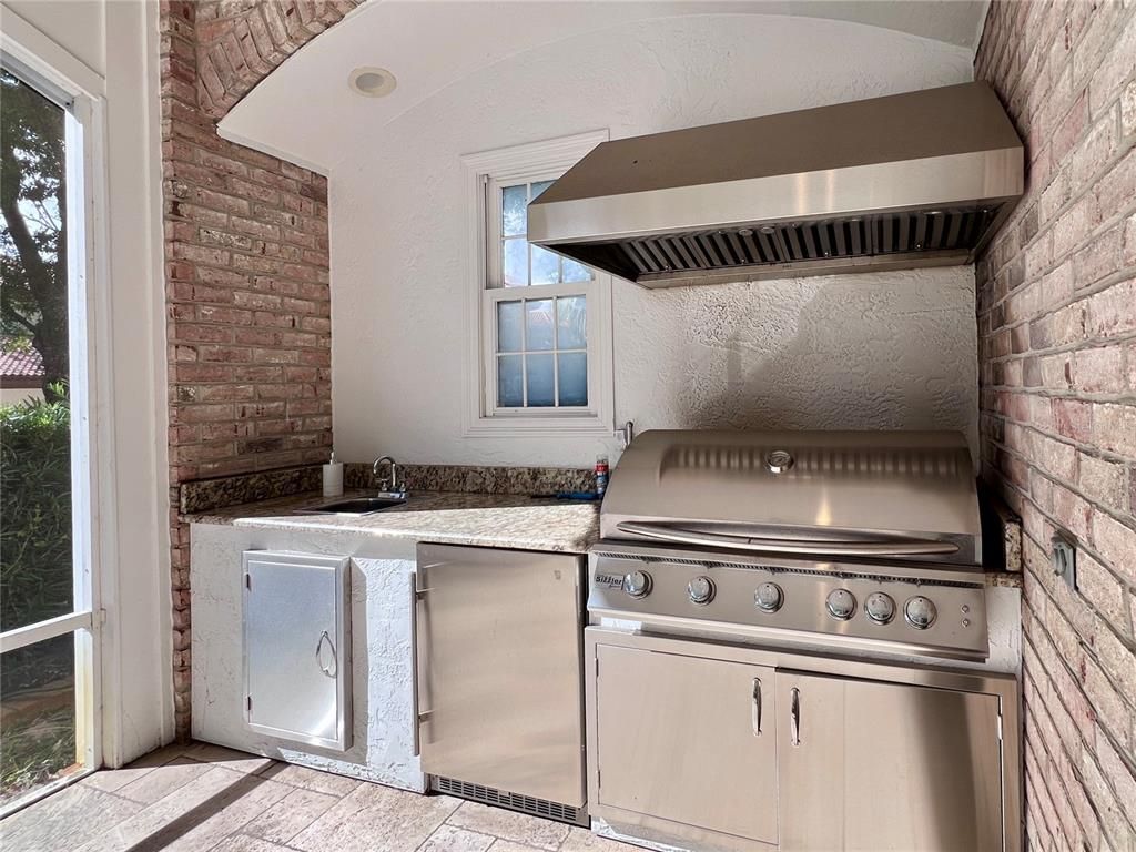 Exterior, Stainless Steel Appliances