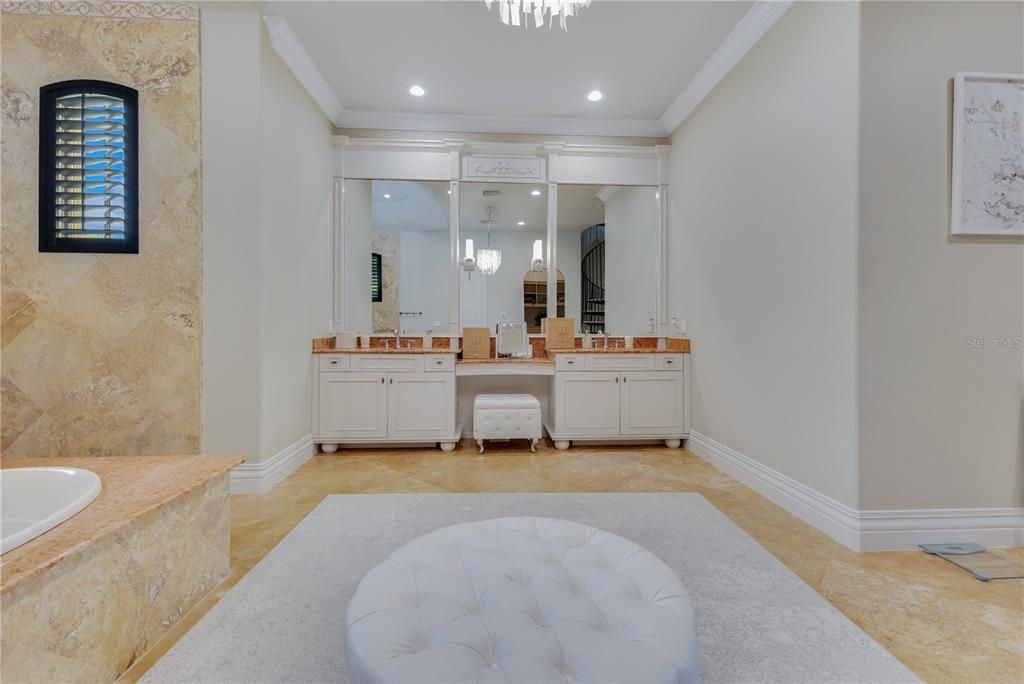 Bathroom, Dual Sink Vanities, Interior, Recessed Lighting