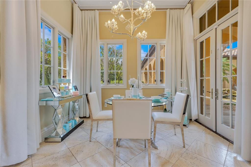 Chandelier, Dining room, Interior