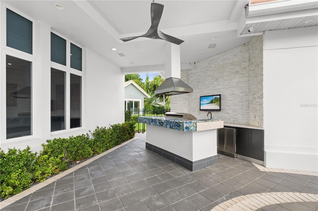 Exterior, Recessed Lighting