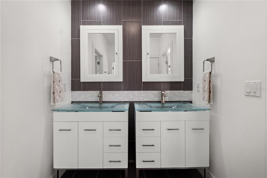 Bathroom, Dual Sink Vanities, Interior, Recessed Lighting