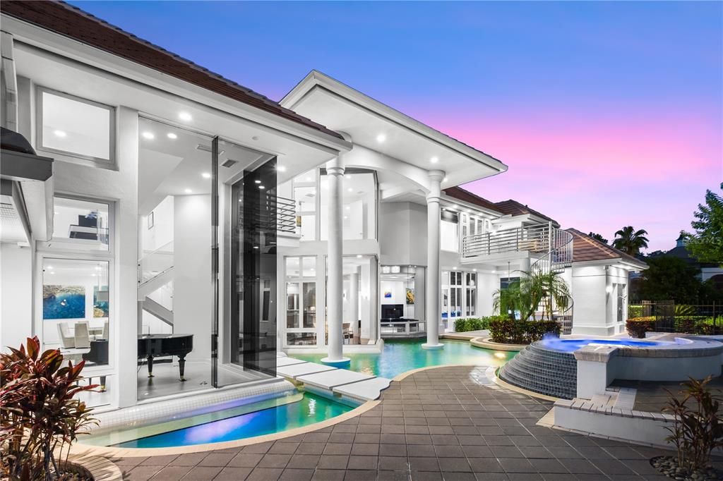 Exterior, Pool