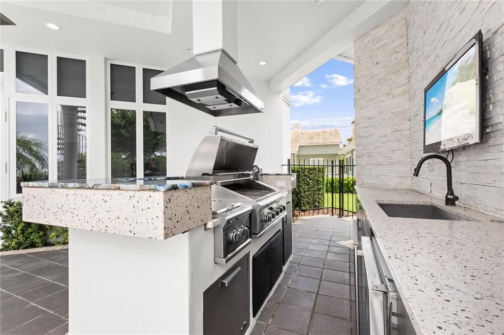 Exterior, Kitchen, Stainless Steel Appliances