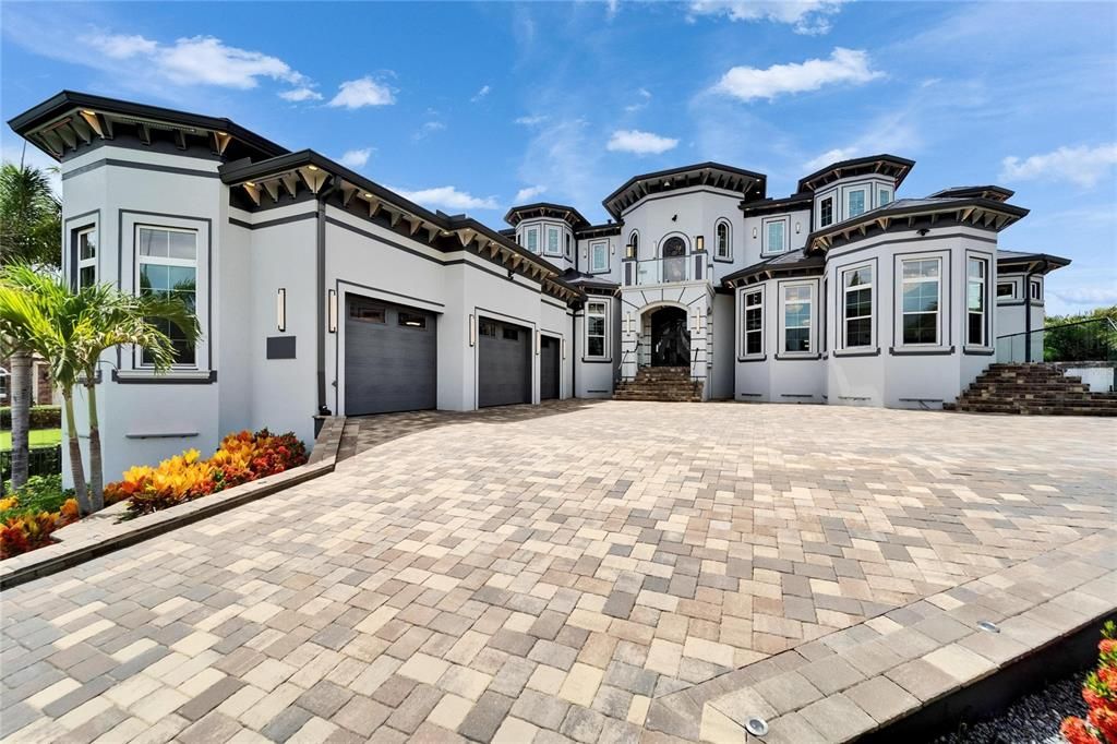 Attached, Exterior, Facade, Mediterranean
