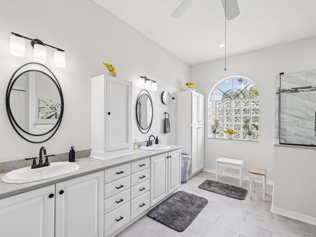 Bathroom, Dual Sink Vanities, Interior, Recessed Lighting