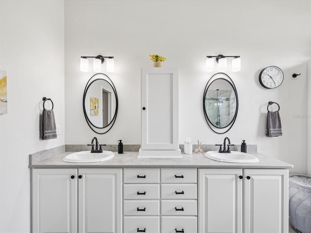 Bathroom, Dual Sink Vanities, Interior