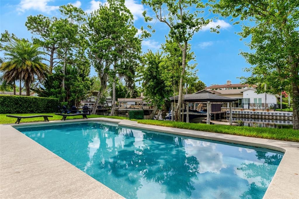 Exterior, Pool